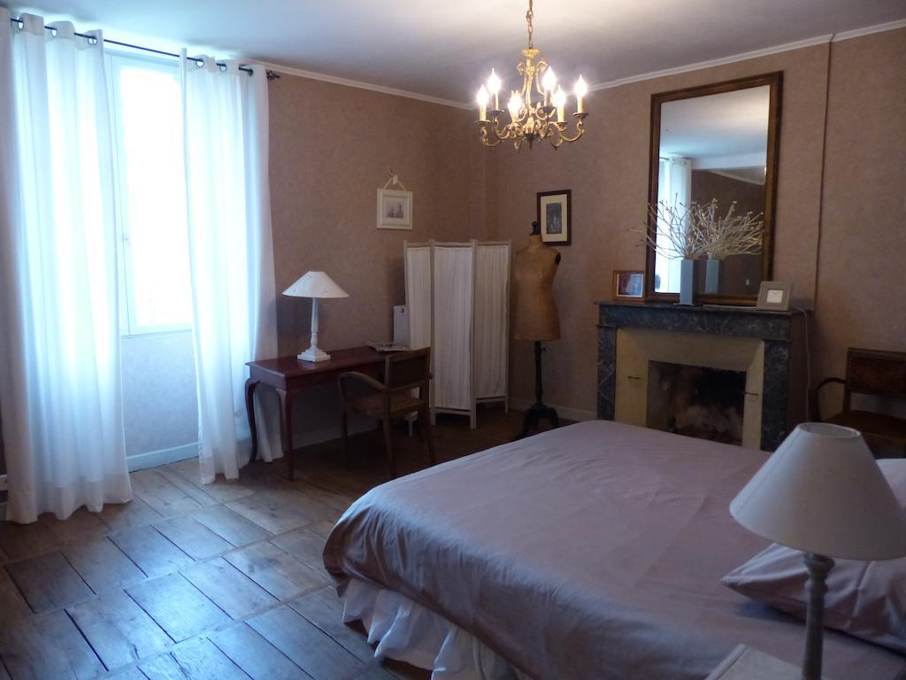 Le Domaine De Panissac Bed & Breakfast Berneuil  Oda fotoğraf
