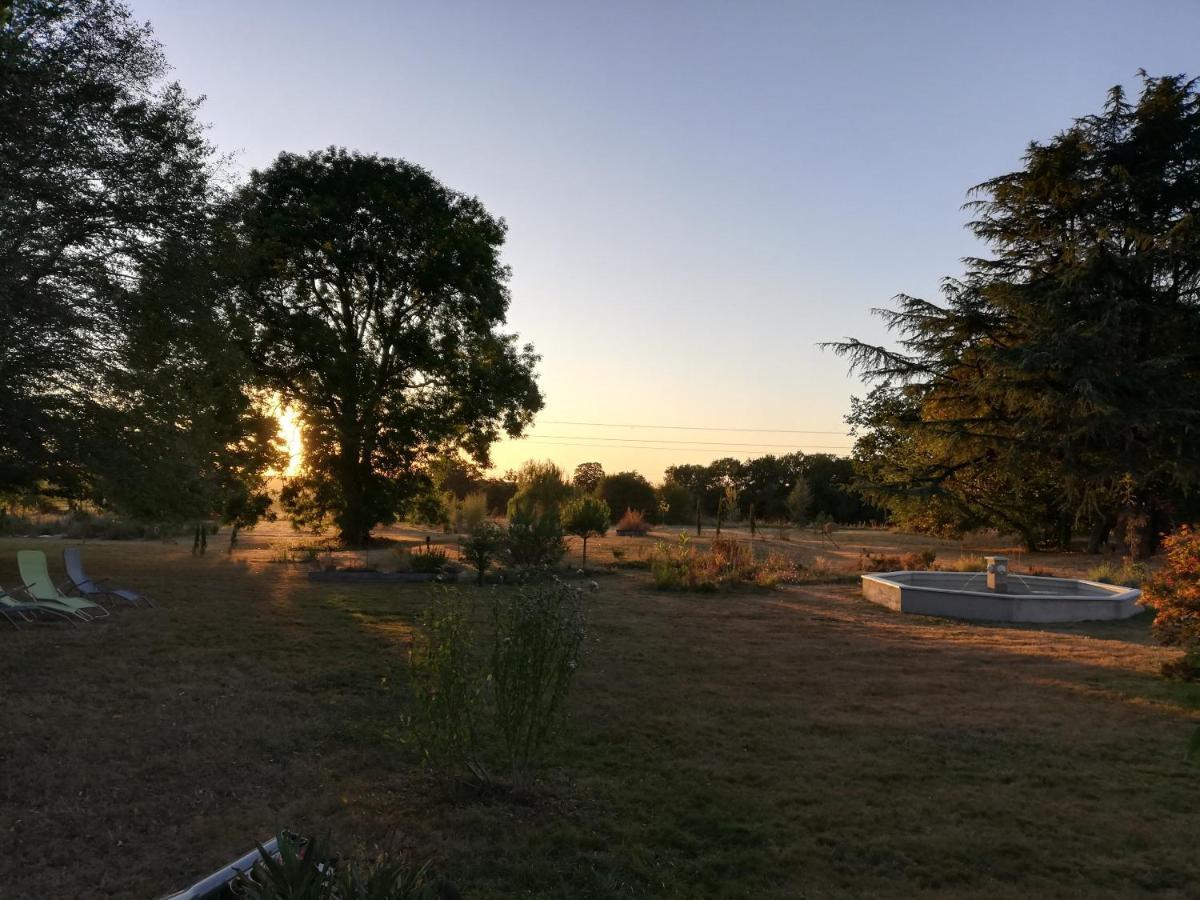Le Domaine De Panissac Bed & Breakfast Berneuil  Dış mekan fotoğraf